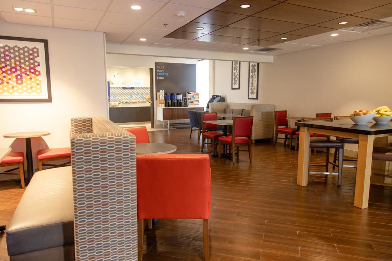 Holiday Inn Express Marshfield - Springfield Area By Ihg Luaran gambar